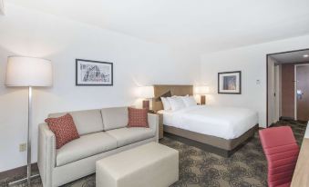 DoubleTree by Hilton Hotel Raleigh - Cary