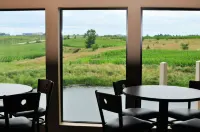 Cobblestone Inn & Suites - Newton Hotels in Newton