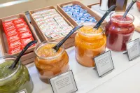 瑟拉斯柯絲莫斯公寓飯店 - 早餐
