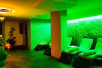 Ambassador Plaza Hotel - Spa