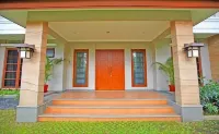 Rumah Aca Hotels in Sekeloa