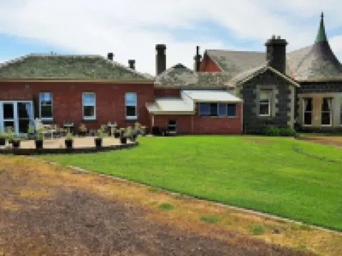 Coragulac House Cottages Hotels in Colac