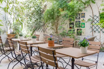 Hôtel Central Hotels near IFC Avignon