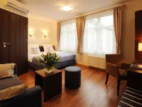 Armon Residence Hotels near High Synagogue