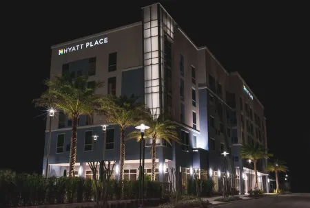 Hyatt Place Sandestin at Grand Blvd Отели рядом с достопримечательностью «Silver Sands Premium Outlets»
