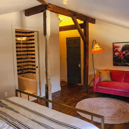 Kingston Carriage House