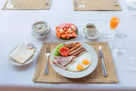 Tree Tara Resort Отели рядом с достопримечательностью «Tham Kra Sae Bridge»