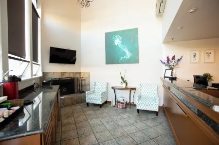 Munras Inn Отели рядом с достопримечательностью «Old Fisherman's Wharf»