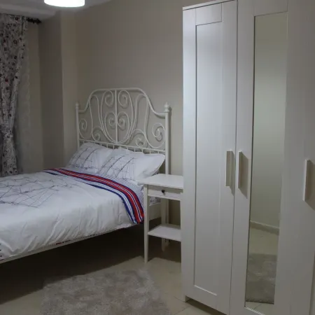Kinzi House