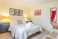 The Garden Room - Tiger Inn - parking