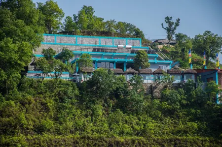 Hotel Seven Lake Paradise