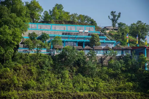 Hotel Seven Lake Paradise