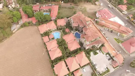 Monte Carlo Luxury Condominiums Отели в г. Хако