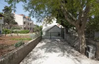 Apartment Villa DD Hotels in Supetar