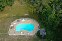 Colonial Motel - Pools