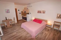 Apartments Jeromela Hotels in Galizana