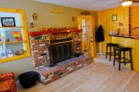 Sleepy Hollow Cabins & Hotel Hotels in Crestline