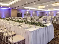 Best Western Premier Calgary Plaza Hotel & Conference Centre Hotels near Devonian Gardens