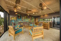 Origins Lodge Floral - Mountain view