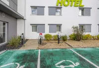 B&B HOTEL Bordeaux Le Haillan 3 étoiles - 駐車場