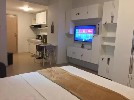 M Place at Abs by Noemi Отели рядом с достопримечательностью «Iglesia Ni Cristo Lokal Ng Templo Central»