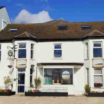 Mourne Mountain Art Apartments Hotel Exterior