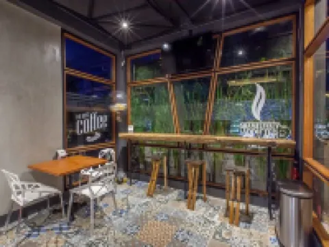 ลอฟต์ เมเนีย บูทิก โฮเต็ล โรงแรมในชุมพร