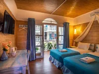 Santorini Beach Resort Hotels in Gili Trawangan
