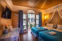 Santorini Beach Resort Hotels in Gili Trawangan