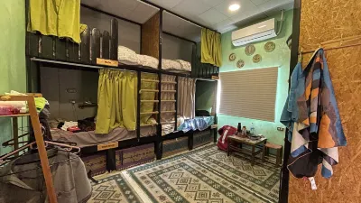 Carob Hostel Hotel a 