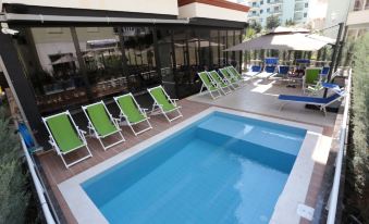 Alvin Comfort Hotel