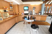 Sidney James Mountain Lodge - breakfast