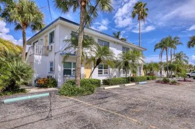 BeachTrail Lodging