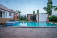 Sprunger Avenue - Tulia Homes - Pools