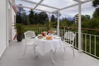 Bookmark Resorts, Manali - bar