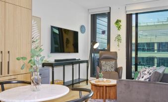 Kozyguru | Moonee Ponds | Modern 1 Bed Apt Parking