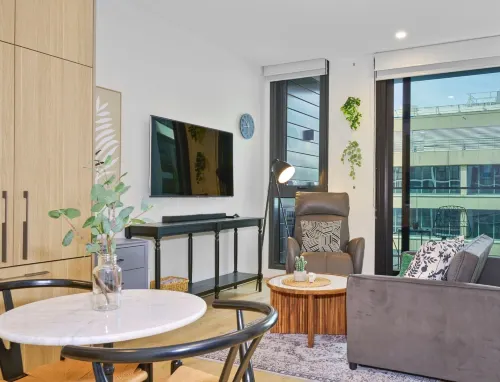 Kozyguru | Moonee Ponds | Modern 1 Bed Apt Parking Hotels in Moonee Ponds