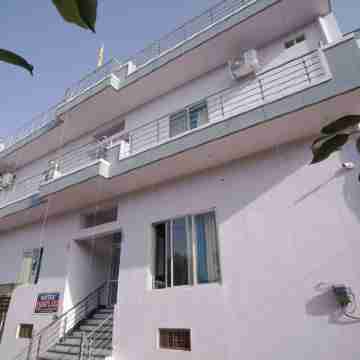 Hotel Pushpa Inn Hotel Exterior