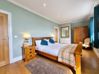 Min y Don Llandudno Hotels near West Shore Beach