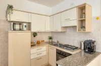 IzzHome Everyway Hotels in Nora