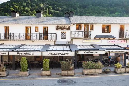 Hostal Los Valles Hotels in Bielsa