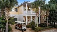Seagrove Gardens Mins to the Beach, Santa Rosa Retreat w/ Golf Cart, A+ Design