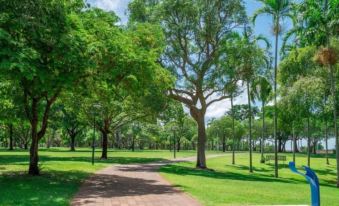 Zen Central CBD - Affordable 3-Bdrm Apt in the Heart of Darwin City