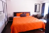 Crestwood Motel