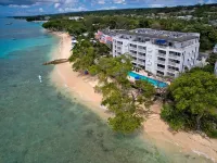 Beachfront Luxury Modern 2-Bed Apt with Pool by BSL Rentals Hotels near Paynes Bay