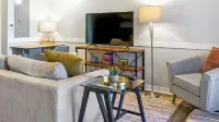 Canal Walk Downtown Apartments by Barsala
