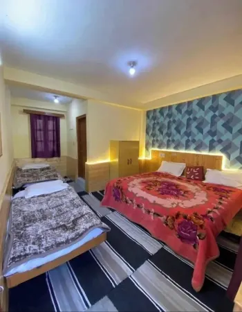 Hotel ved Отели в г. Панигаон Хадер