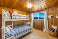 Captain's Retreat Hotels in Mason County