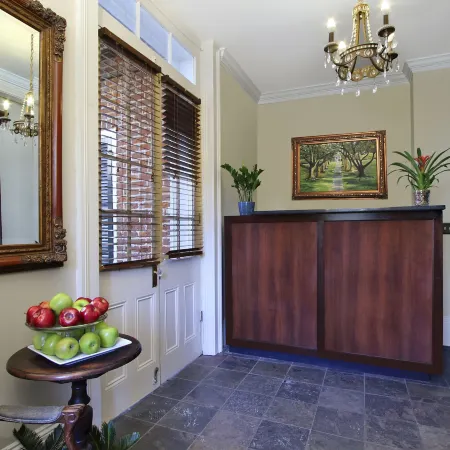 Inn on St. Peter, a French Quarter Guest Houses Property Отели рядом с достопримечательностью «Дом Герман-Грима»