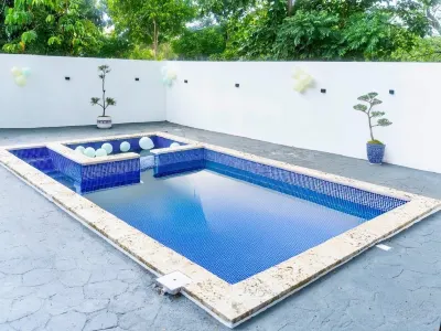 Centrally Located in El Pino la Vega, Space for 8 or More Guest, Heated Pool Hotel a 